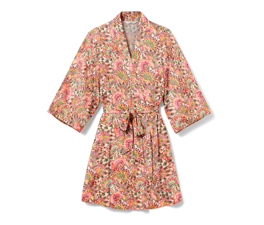 Ein Morgenmantel mit Blumenmuster und Gürtel.