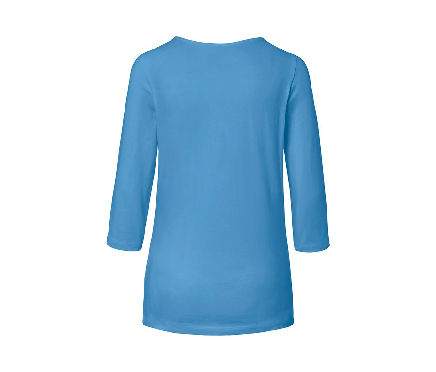 Hellblaues Shirt mit 3/4-Arm.