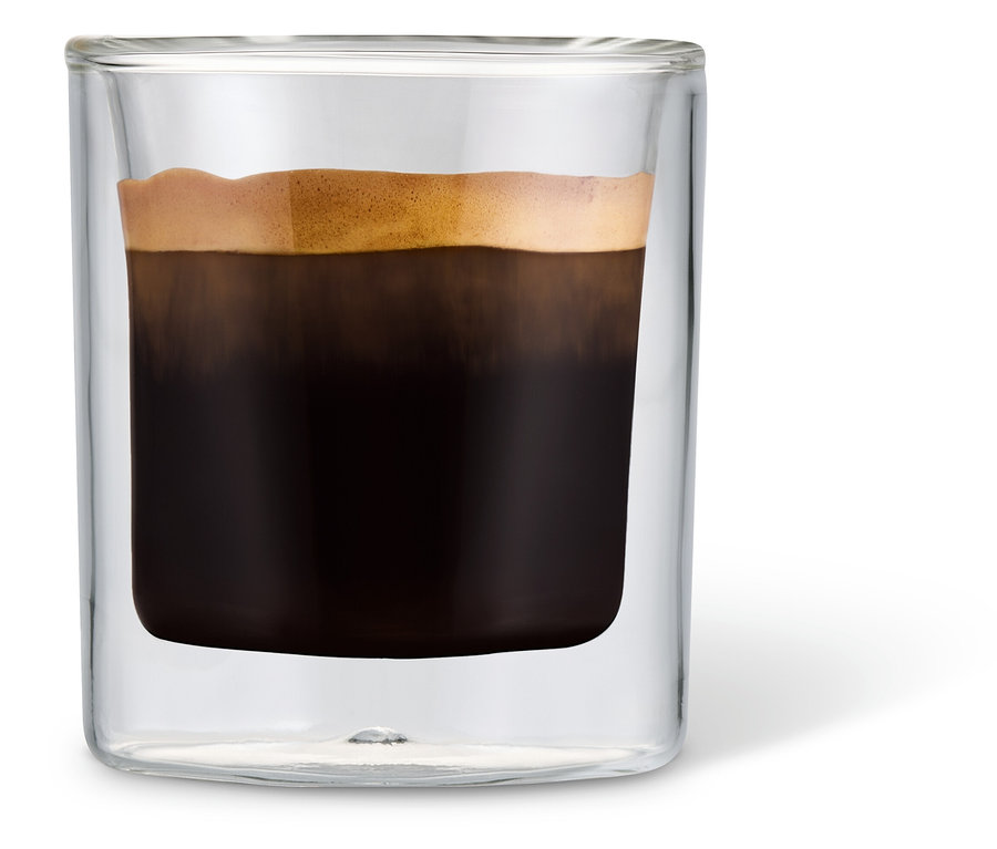 Nahaufnahme von Espresso in einem doppelwandigen 2 Espresso Gläser.