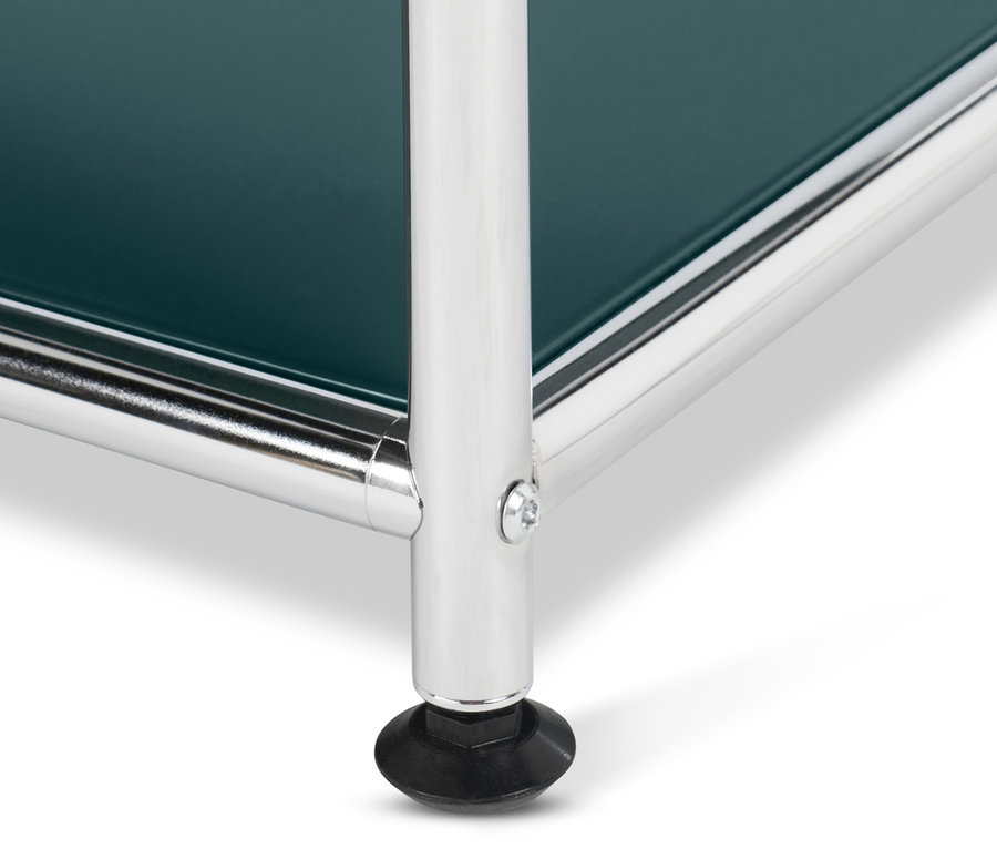 Detailansicht des offenen Couchtisches »CN3« mit verchromtem Bein.