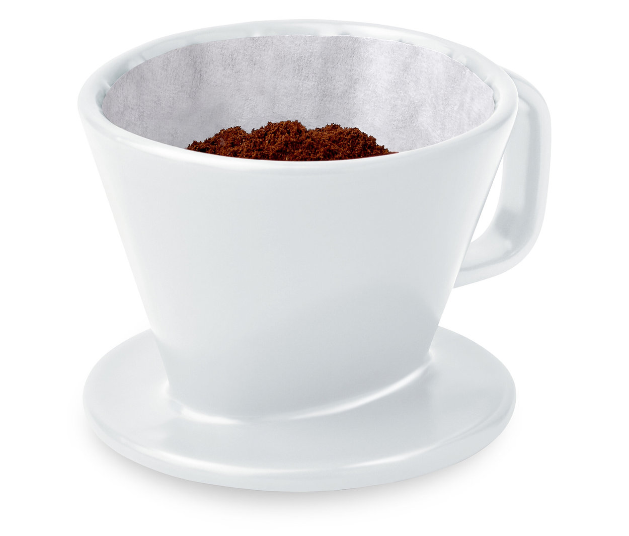 Ein weißer Kaffee Handfilter, Größe 101, gefüllt mit einem Papierfilter und Kaffeepulver. Teil eines Handzubereitung-Startersets.