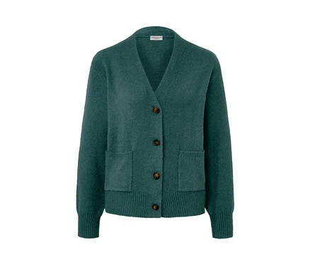 Dunkelgrüne Strickjacke mit Wolle, Knöpfen und Taschen.