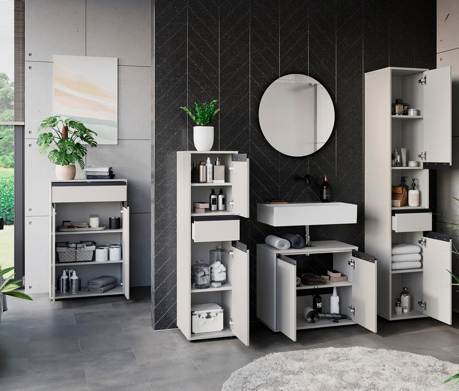 Badezimmer mit Waschbecken, Spiegel und mehreren Schränken, darunter ein grauer Badschrank »Lemont«.