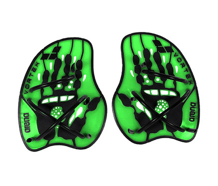Zwei grüne Arena Vortex Evolution Hand Paddles Schwimmpaddel.