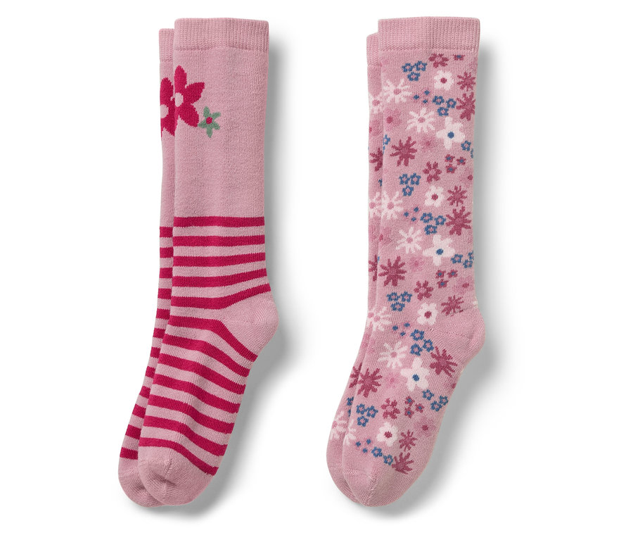 Zwei Paar rosa Kniestrümpfe. Ein Paar mit roten Streifen und Blume, das andere mit Blumenmuster.