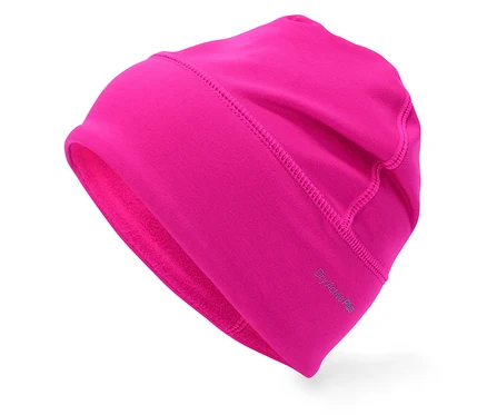 Pinke Sportmütze auf weißem Hintergrund.