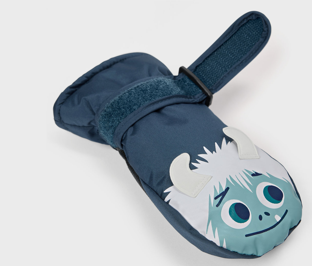 Blauer Kinderfäustling mit Schneemann-Motiv.