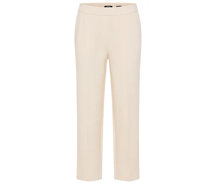 Beige, lange Stoffhose vor weißem Hintergrund.