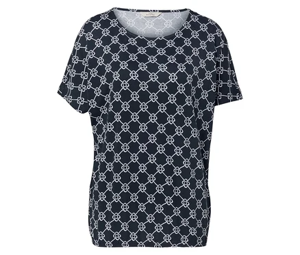 Ein marineblaues T-Shirt mit einem weißen, sich wiederholenden Blumenmuster.