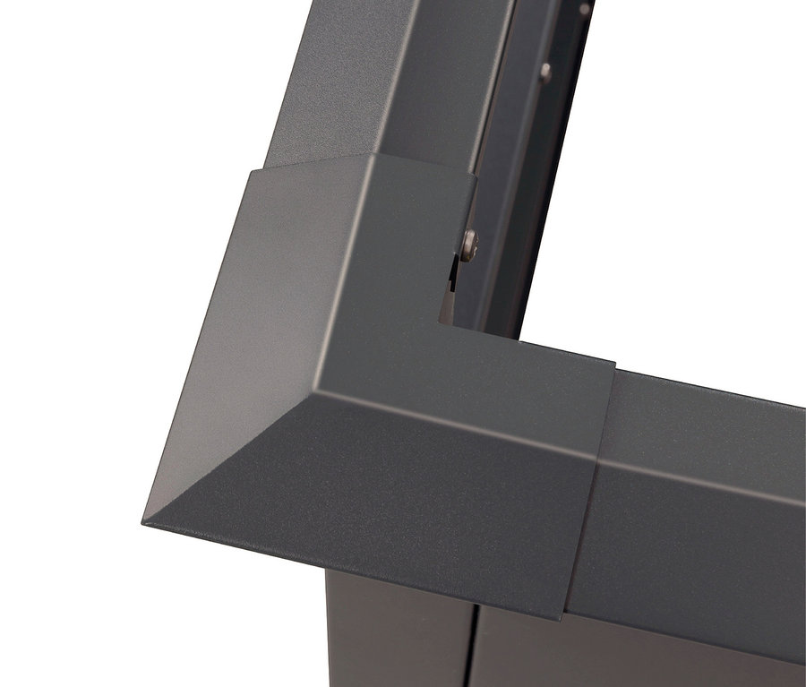 Detailaufnahme einer grauen Metallstruktur, die rechtwinklig verbunden ist.