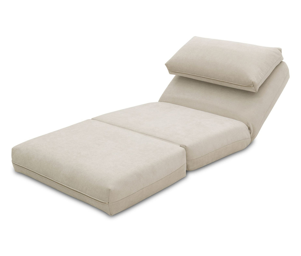 Beige Liege mit Kopfkissen vor weißem Hintergrund.