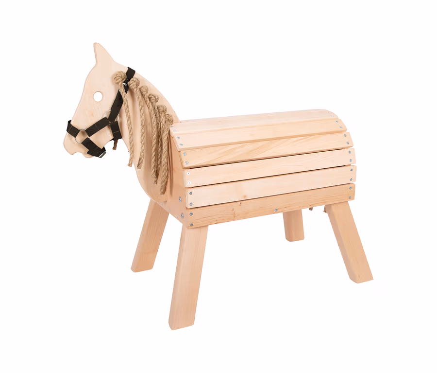 Kompaktes small foot Holzpferd aus hellem Holz mit Seilmähne und schwarzem Zaumzeug.