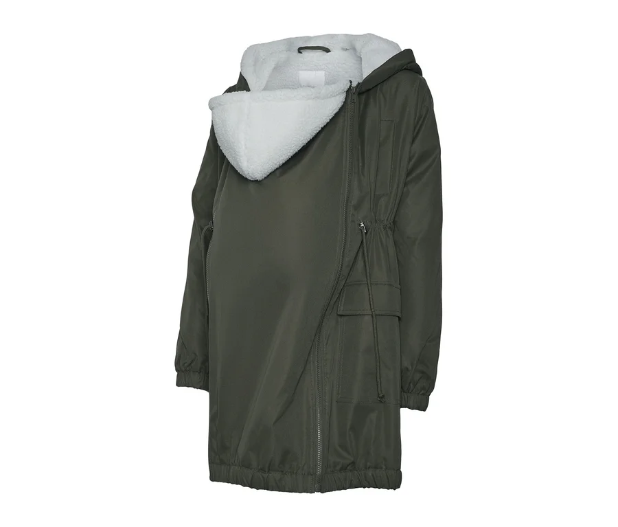 Olivgrüne MAMALICIOUS 3-in-1-Jacke »LISE« mit weißem Teddyfutter in der Kapuze und einem Einsatz für Schwangerschaft/Babytragen.