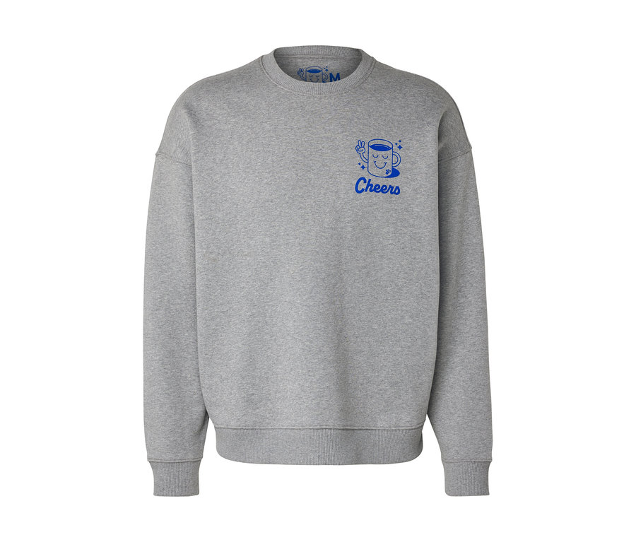 Graues Unisex Coffee Crew Sweatshirt mit blauem Aufdruck einer Kaffeetasse und dem Wort Cheers.