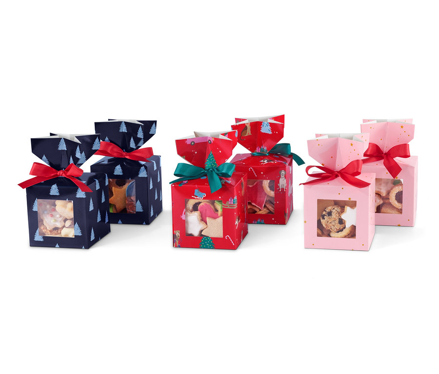 Gebäck-Geschenkverpackung mit Sichtfenster, geschmückt mit Schleife und Weihnachtsmotiven.