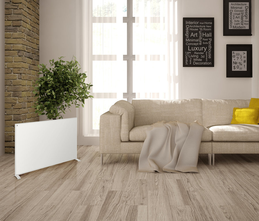 Ein modernes Wohnzimmer mit einem weißen Paneelheizkörper auf Holzfußboden, einem beigen Sofa mit gelben Kissen, einer Pflanze und Wandbildern.