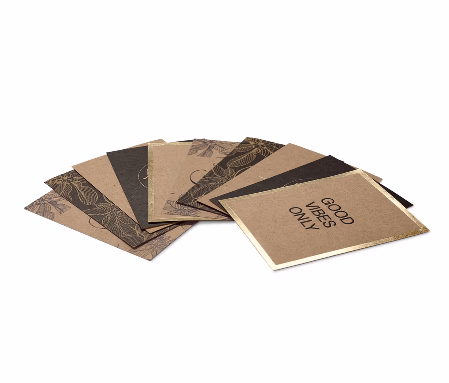 Ein Kaffeepapier-Postkarten-Set liegt aufgefächert.