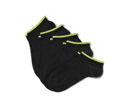 Fünf Kinder-Sportsocken.