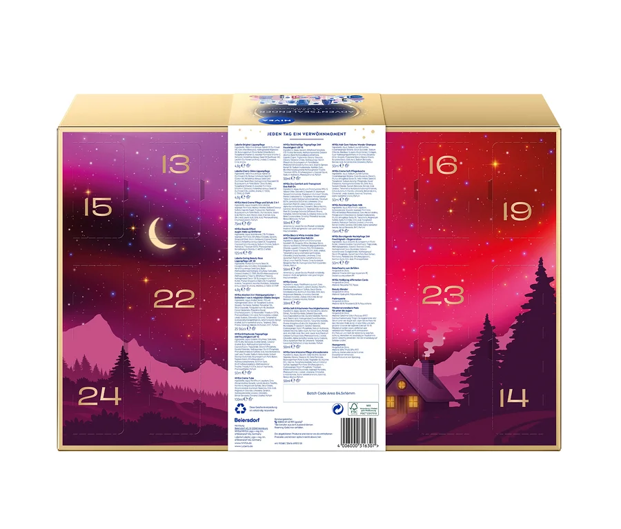 Offener NIVEA Adventskalender mit einer winterlichen Nachtszene, Bergen, Bäumen, einem Halbmond und einem Haus. Sichtbare Türchennummern sind 13, 15, 22, 24, 16, 19, 23, 14. Auf der Innenseite steht "JEDEN TAG EIN VERWÖHNMOMENT".