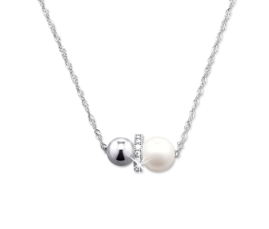 Silberkette mit Süßwasserzuchtperle und Zirkonia.