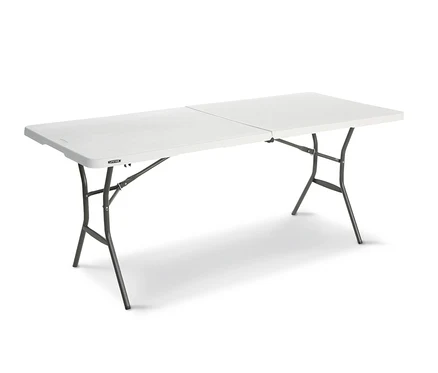 Ein aufgebauter, weißer Lifetime-Kunststoff-Klapptisch mit schwarzen Beinen.