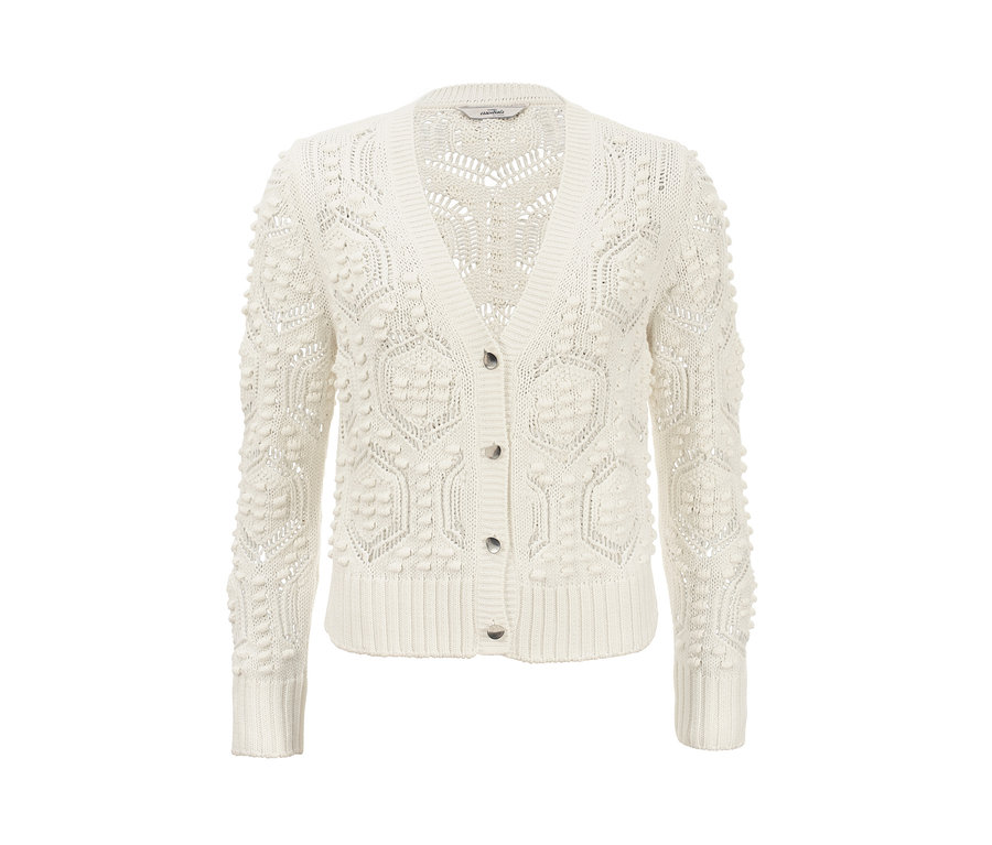 Weiße Strickjacke mit Lochmuster und Knöpfen.