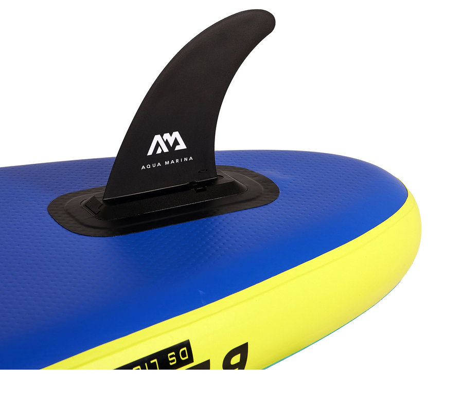 Detailansicht eines blauen und gelben SUP-Boards »Beast« mit schwarzer Finne.