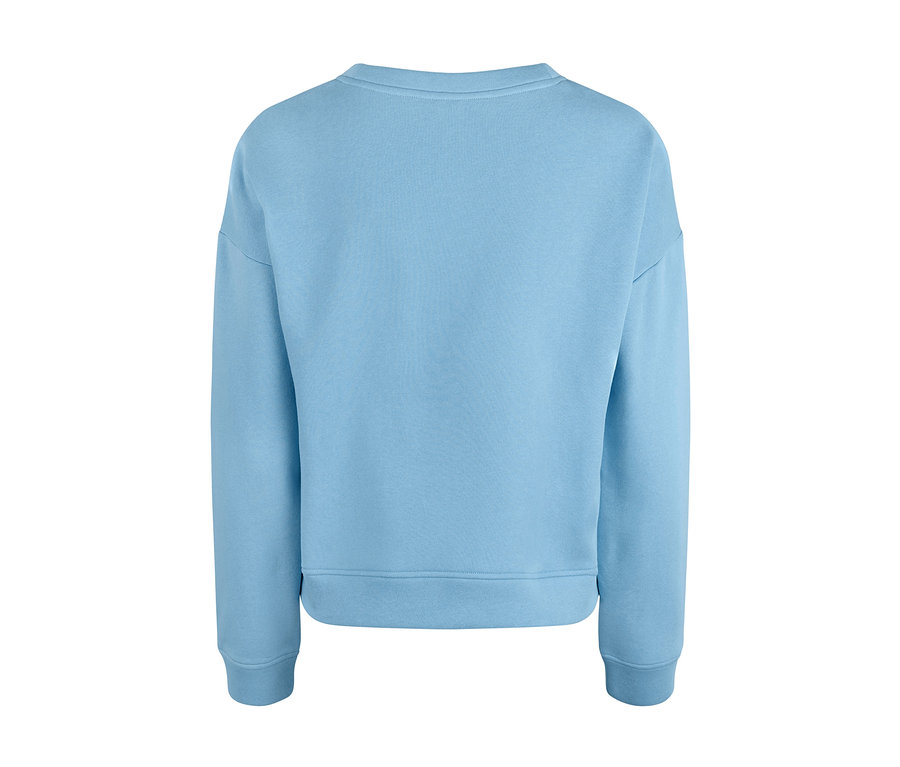 Hellblauer Lounge-Sweater.