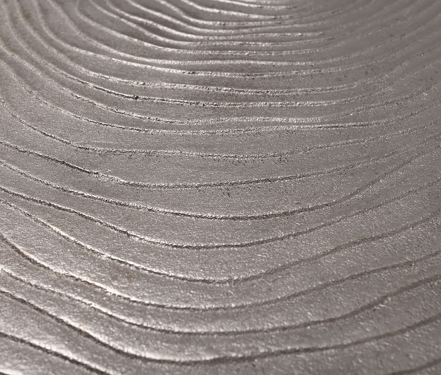 Detailaufnahme eines silberfarbenen Kayoom-Beistelltischs »Wood Art 225« mit Wellenmuster.