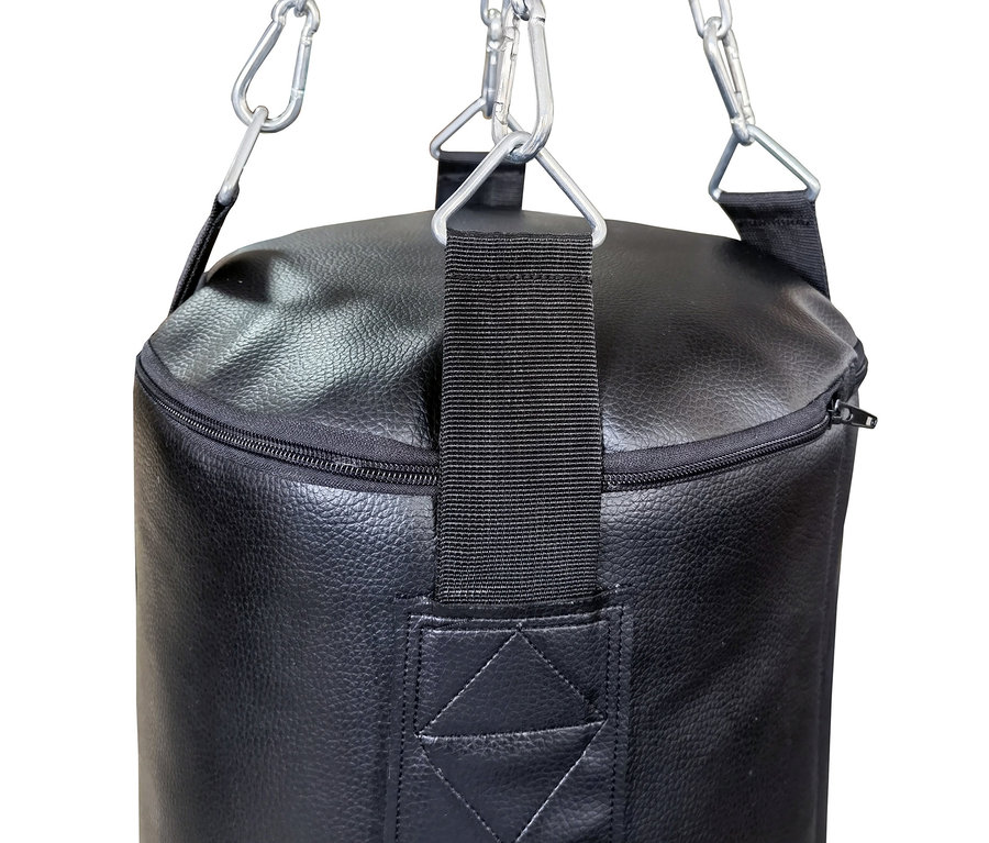 Detailaufnahme eines schwarzen L.A.-Sports-Boxsacks, ca. 29 kg, der an Ketten hängt.