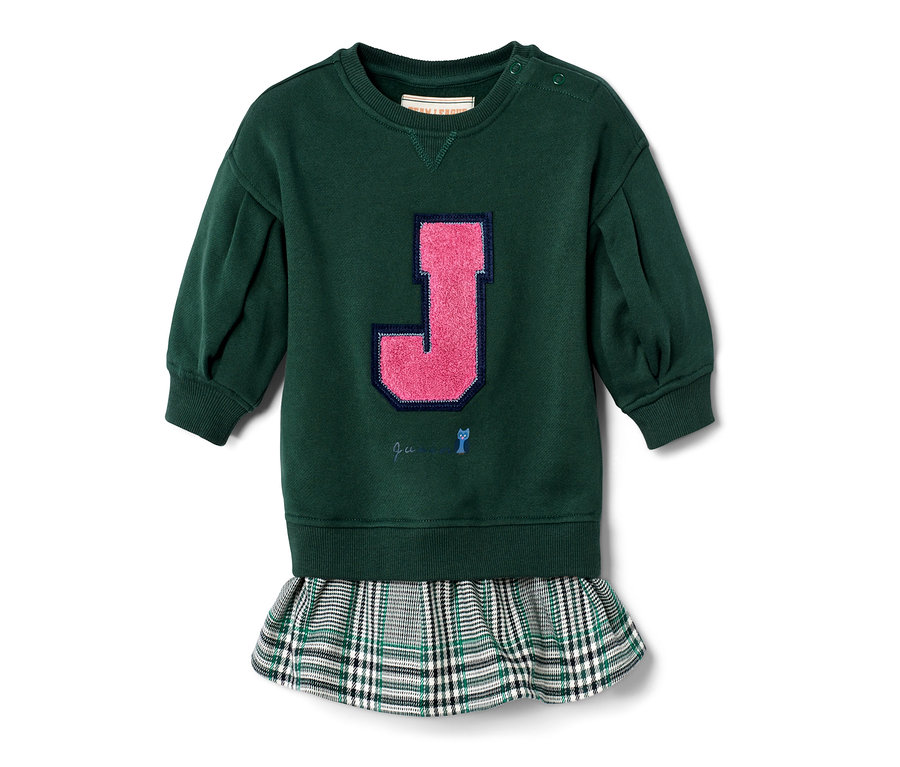 Grünes Kleid mit Karorock und einem rosa J.