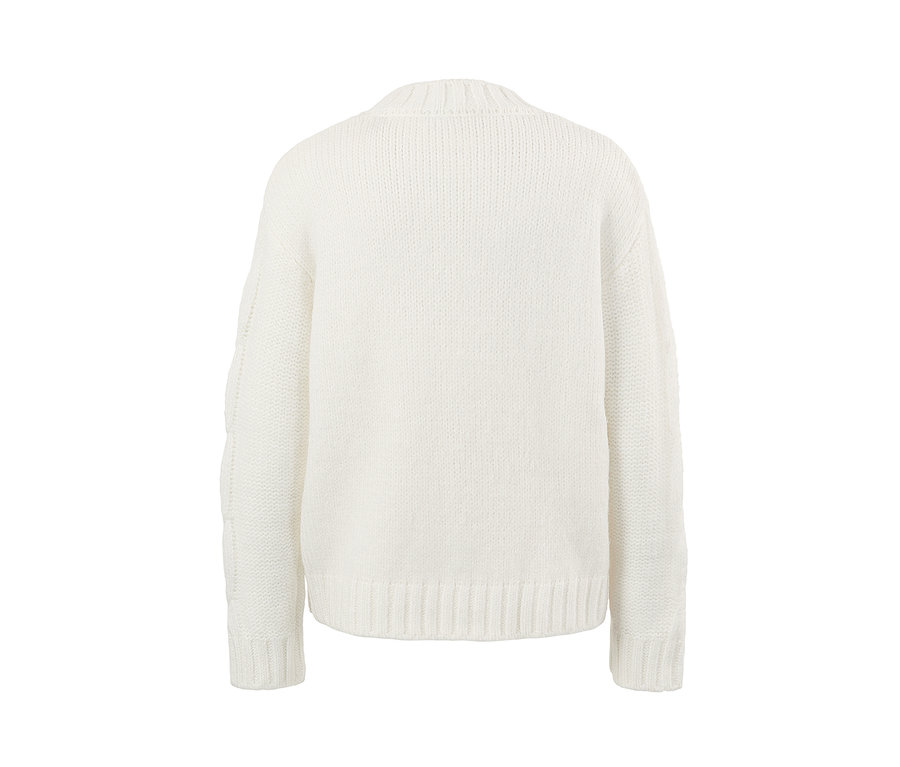 Detailansicht der Rückseite eines Strickpullovers mit Zopfmuster.