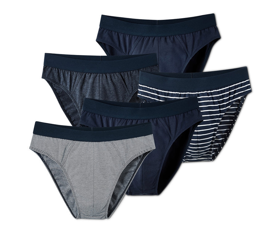 Fünf Slips in verschiedenen Farben und Mustern.