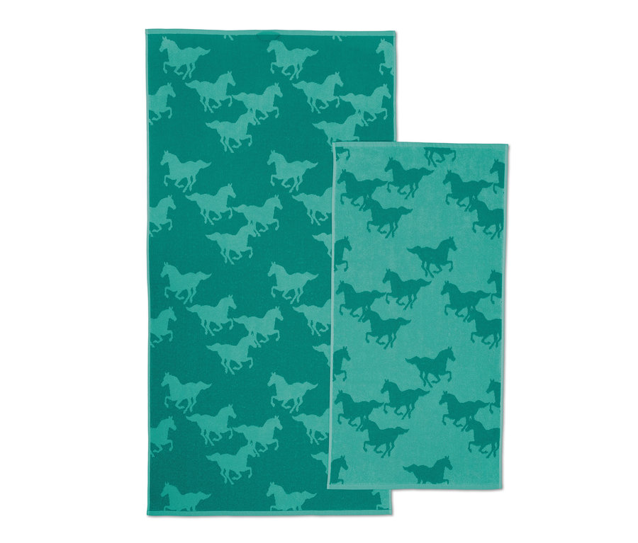 Ein Handtuch-Set mit Pferdemotiv.