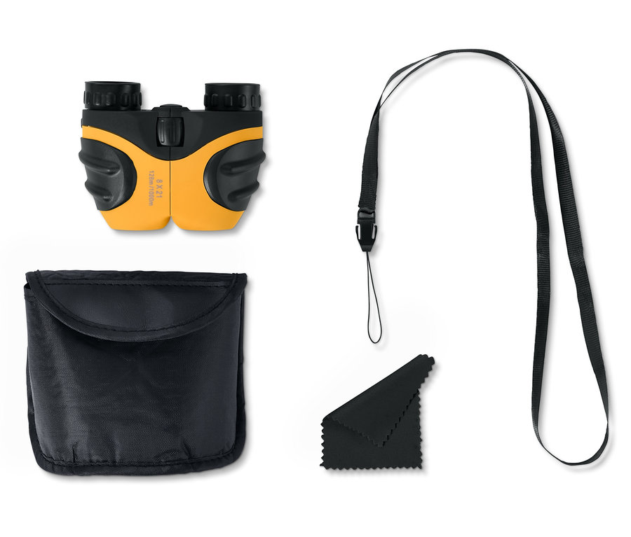 Ein gelb-schwarzes, kompaktes Kinder-Fernglas, eine Tasche, ein Putztuch und ein Riemen liegen auf einem weißen Hintergrund.