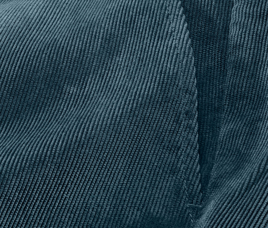 Detailaufnahme einer rauchblauen Cordhose.