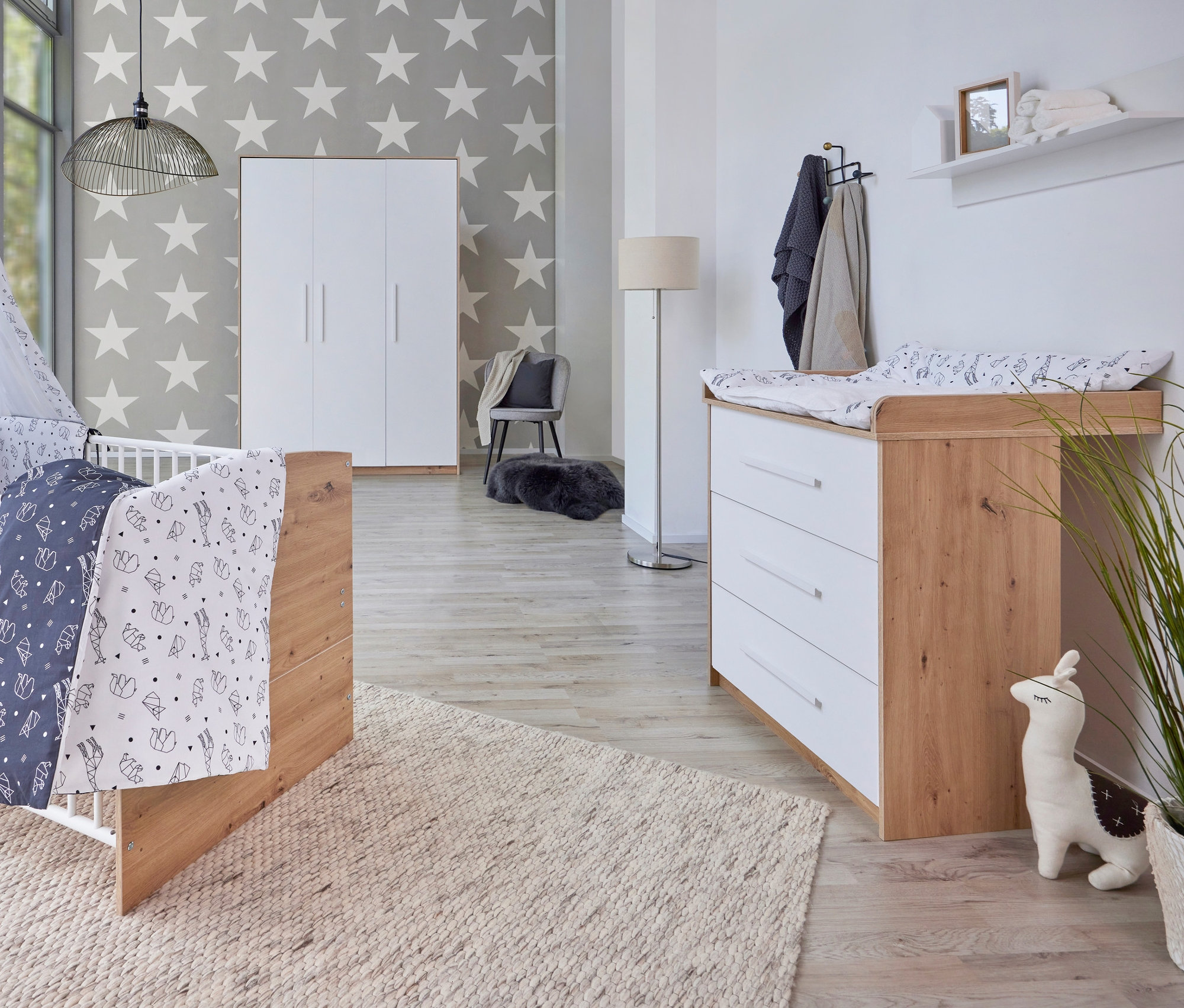 Kinderzimmer mit Schardt Babybett »Pepe«, 70 x 140 cm, Schardt Wickelkommode »Pepe« und Schardt 3-Türen-Schrank »Pepe«.