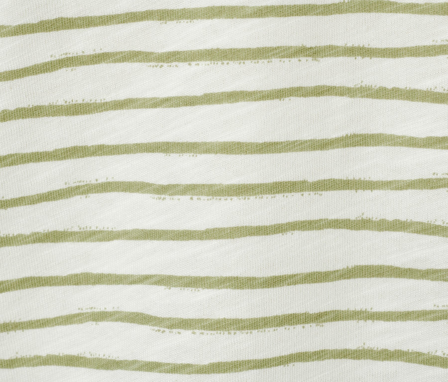 Detailansicht eines gestreiften Shirts mit 3/4-Arm.