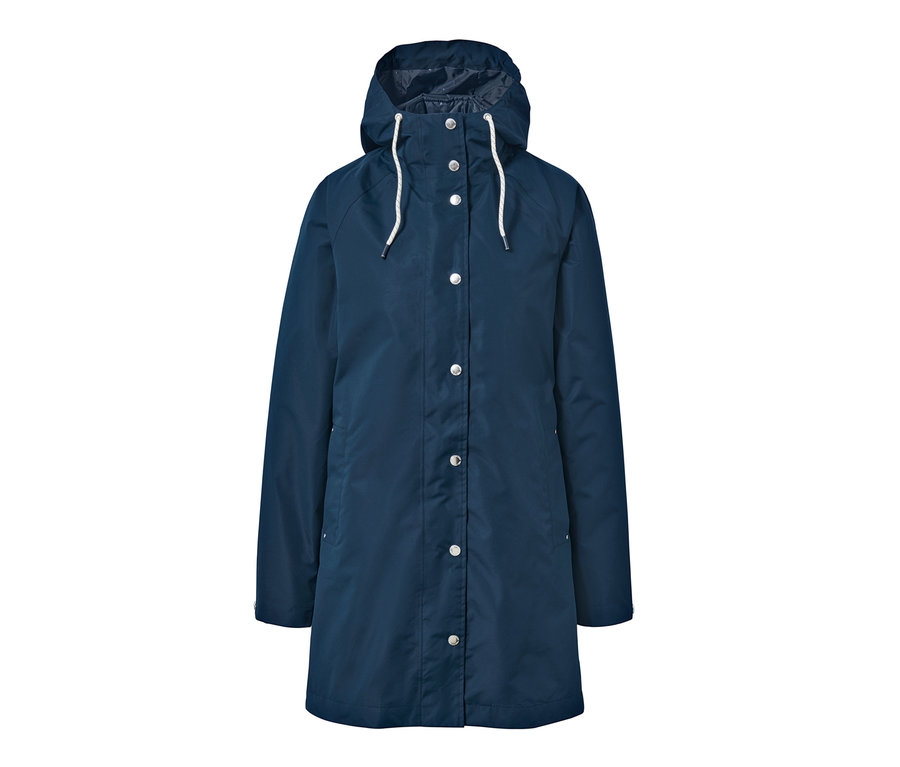 Eine blaue 3-in-1-Regenjacke mit Kapuze und Knopfverschluss.