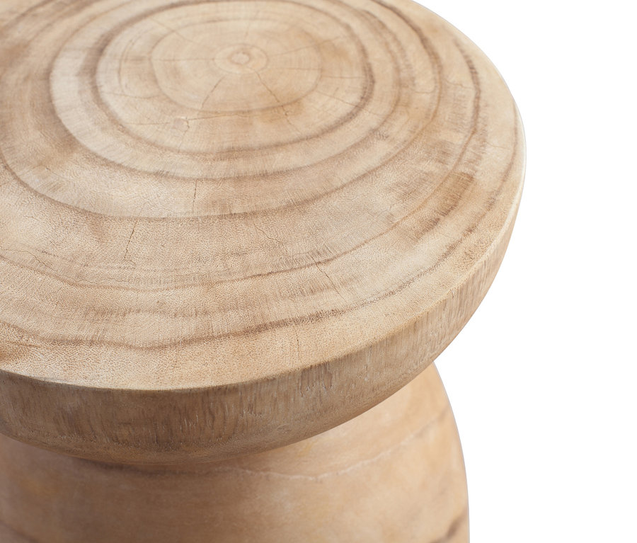 Nahaufnahme des naturfarbenen Woood Hockers »Bink« aus Holz.