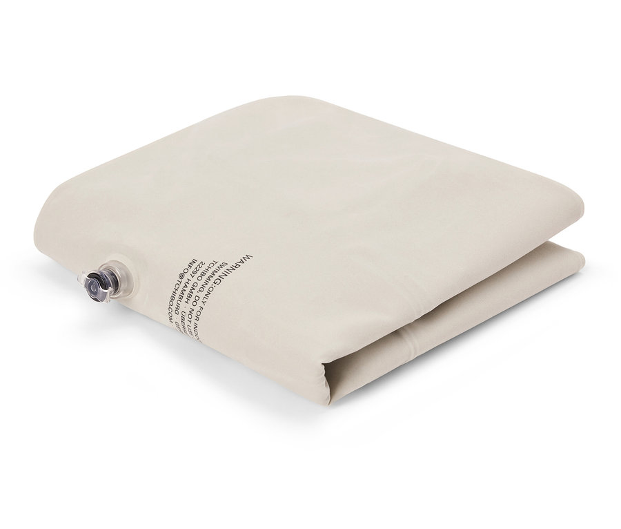 Beige, gefaltete Hülle mit Ventil.