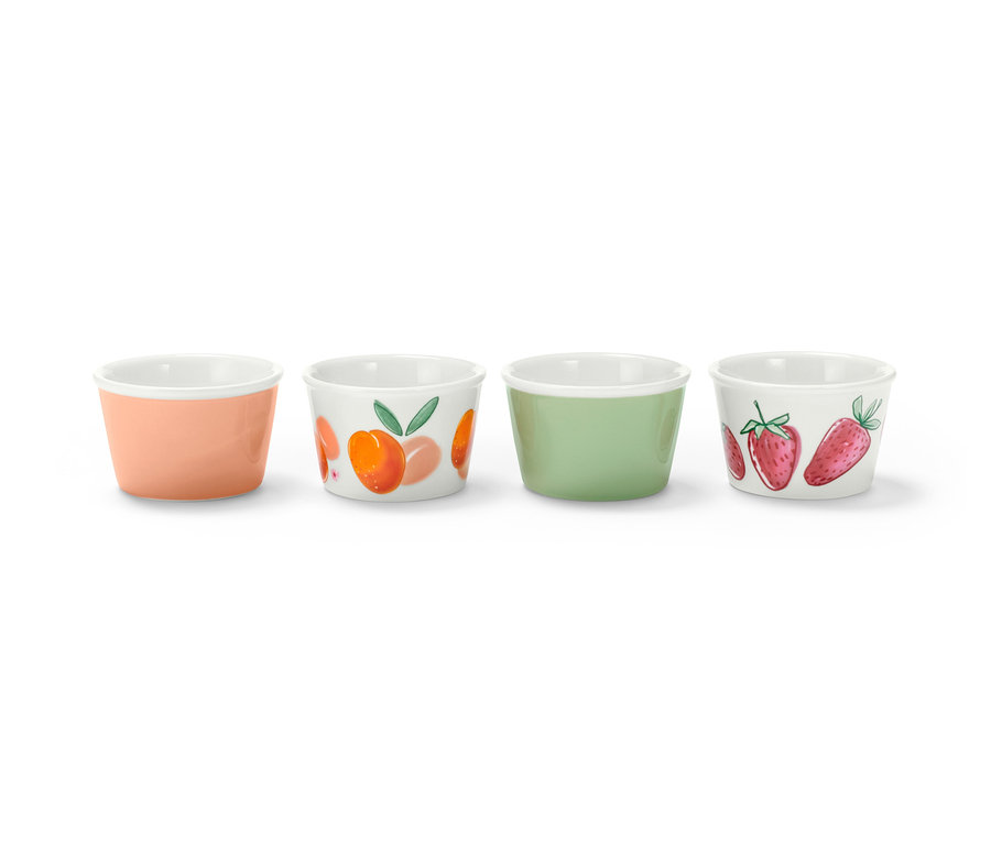 Vier Eisbecher: einfarbig orange, mit Pfirsichen, einfarbig grün und mit Erdbeeren.