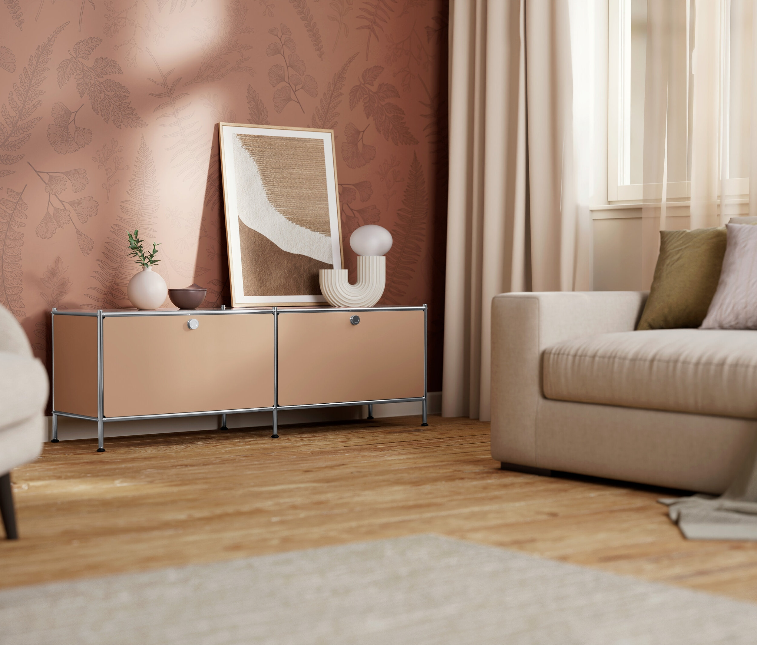 Wohnzimmer mit beiger Kommode, Bild und Sofa.