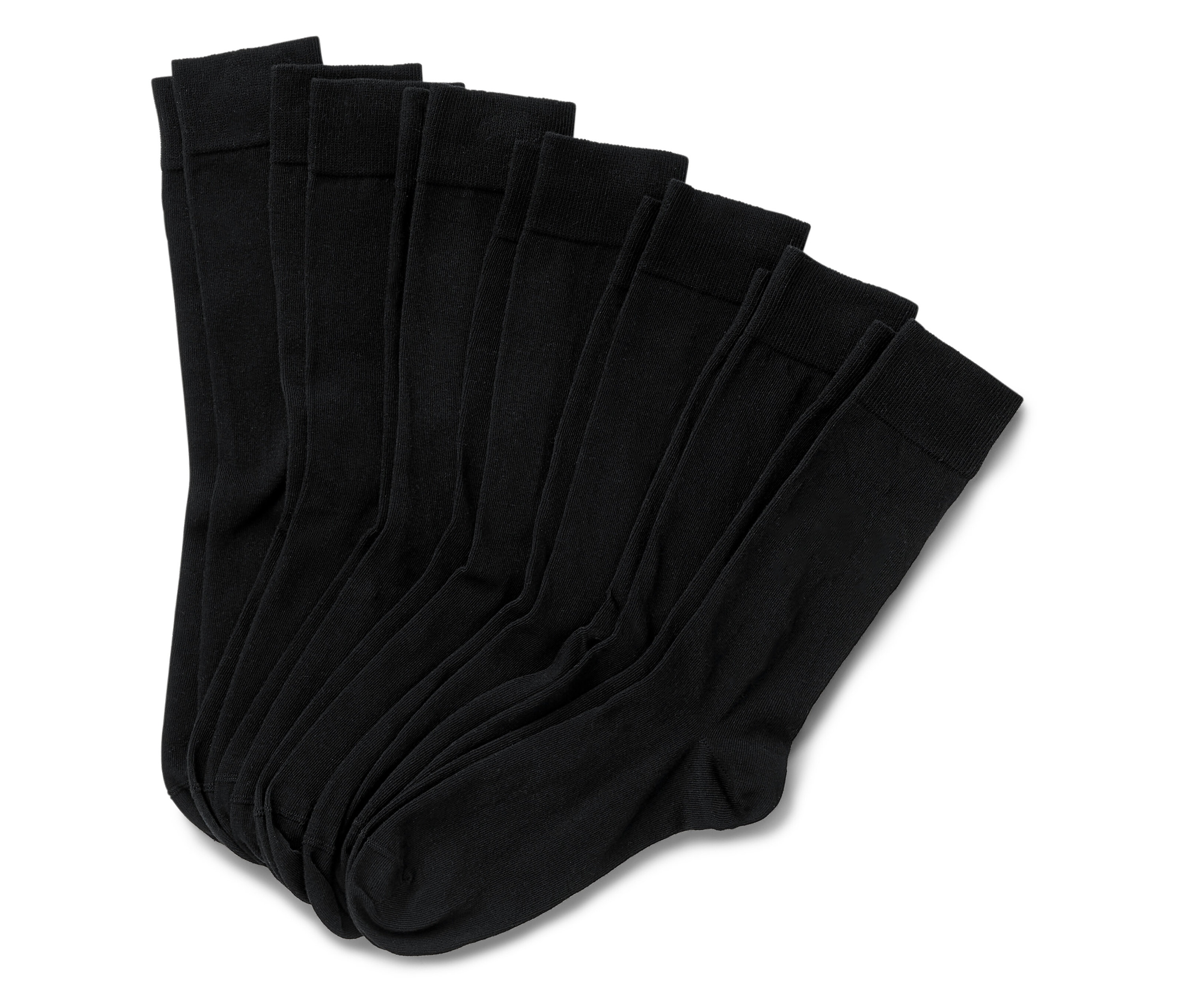 Mehrere schwarze Socken liegen übereinander gestapelt.