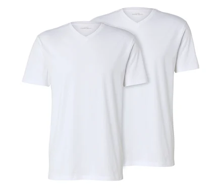 Zwei weiße T-Shirts mit V-Ausschnitt liegen übereinander.