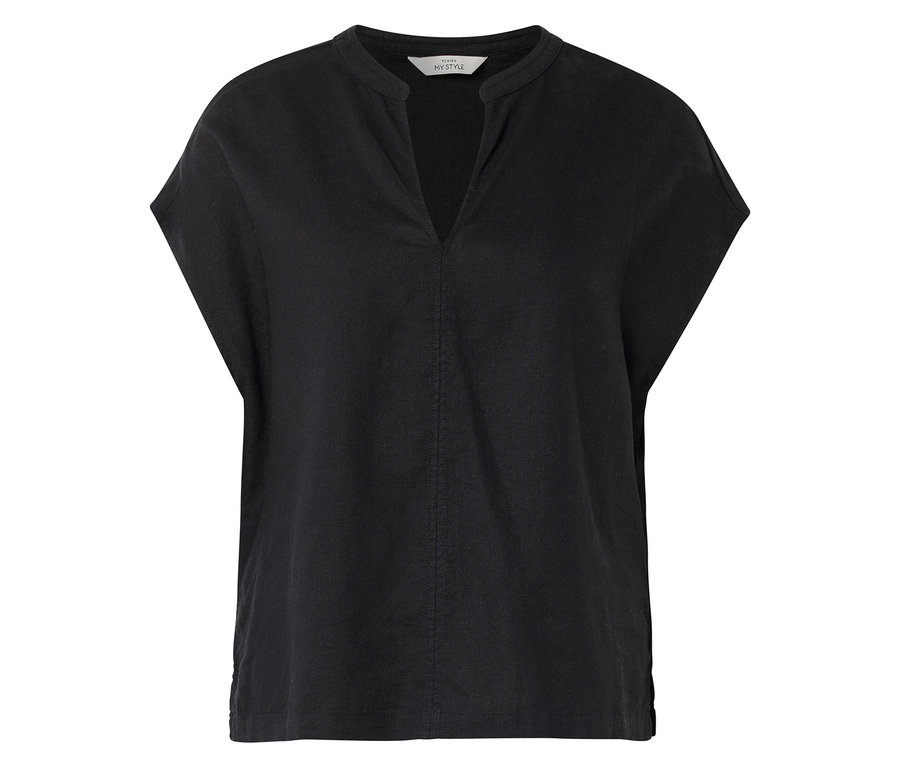 Schwarze Bluse mit V-Ausschnitt und kurzen Ärmeln.