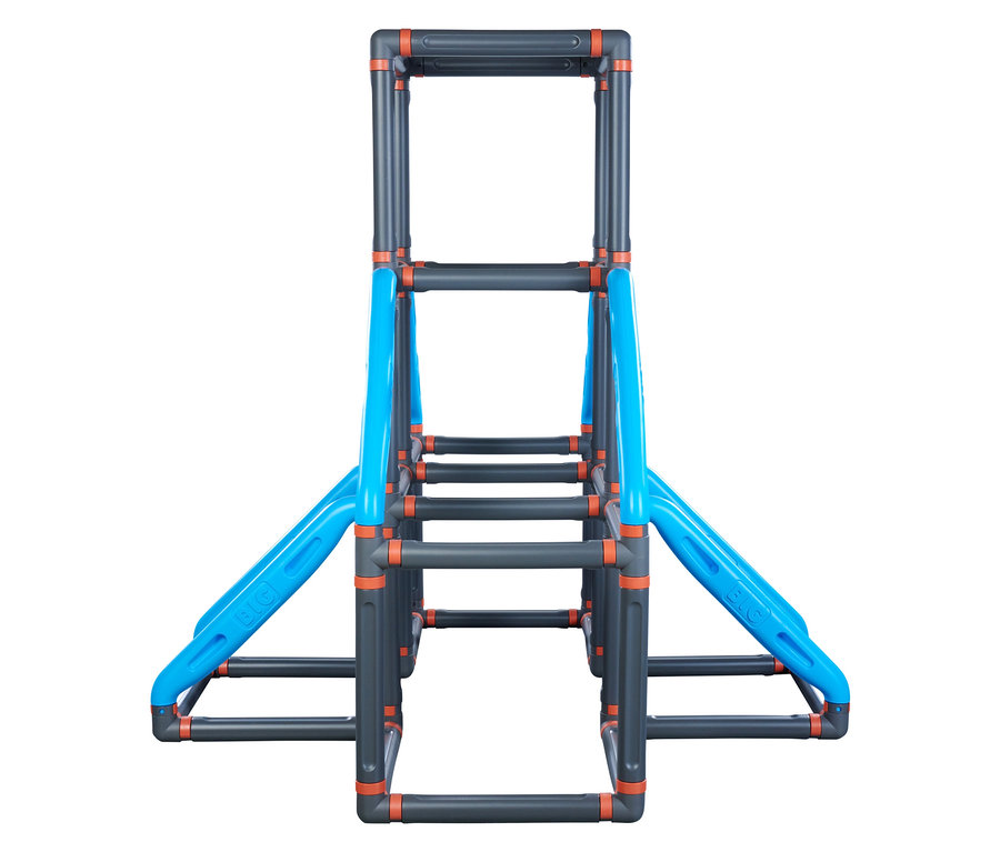 BIG Klettergerüst Kraxxl »The Tower«, ein Spielturm aus dunkelgrauen Rohren mit orangefarbenen Verbindungen und zwei blauen Rutschen.