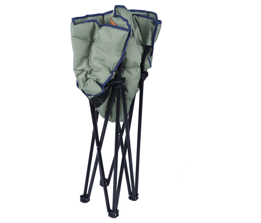 Zusammengeklappter, olivgrüner Tambu »ASANA« Camping-Faltstuhl mit blauer Paspelierung.