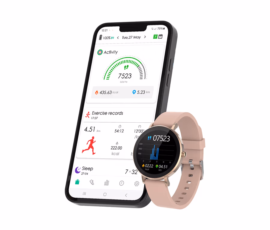 Nahaufnahme eines Smartphones mit Aktivitäts-App und einer rosafarbenen Smartwatch, die Schritte und Kalorien anzeigt.