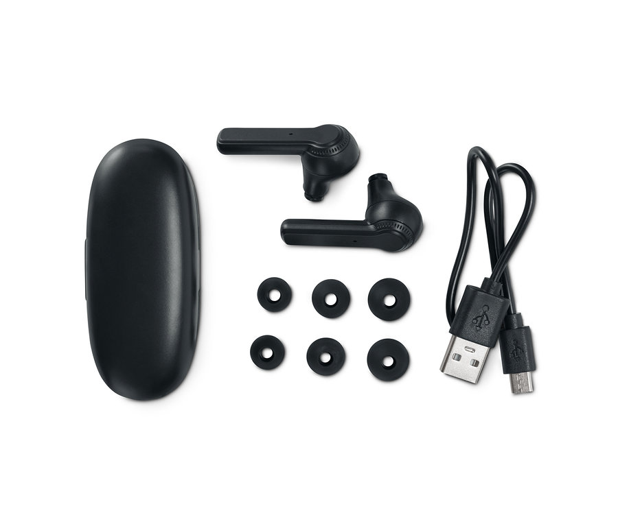 Schwarze TWS-In-Ear-Bluetooth®-Kopfhörer, ein Etui, sechs Ohrstöpsel und ein Ladekabel auf weißem Hintergrund.